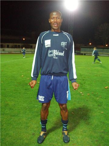 madou son 1m match avec cs blenod 